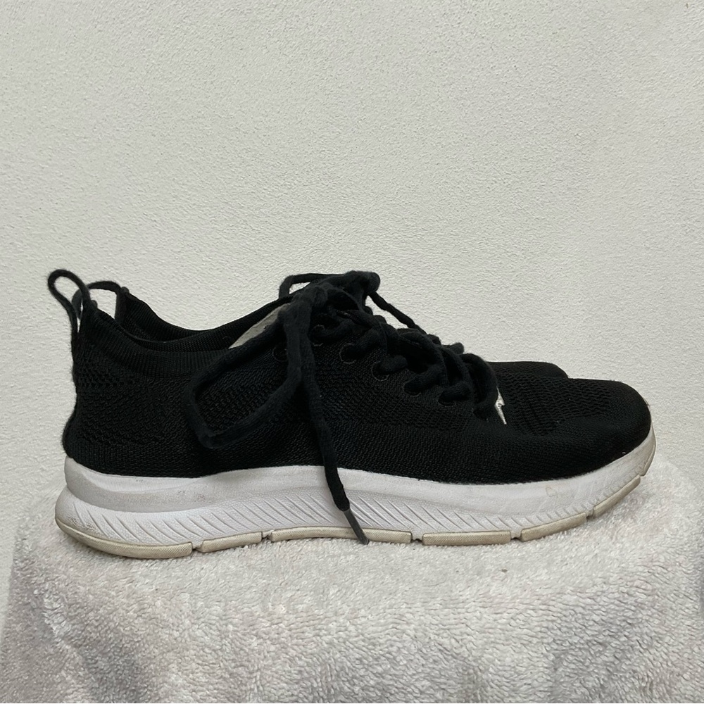 Hylo Run 2 Black, White Athletic Workout Tennis Shoes Size 7 Men's 8.5 Women's
